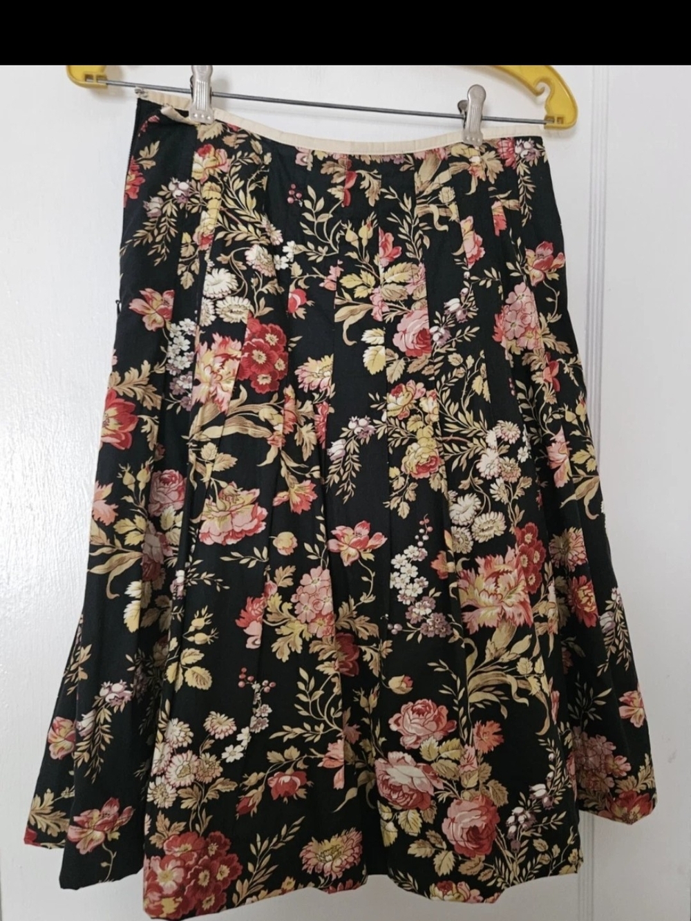 Vintage Cotton Skirt, Black w Floral, Pleated, Lined Josephine Chaus Size 4